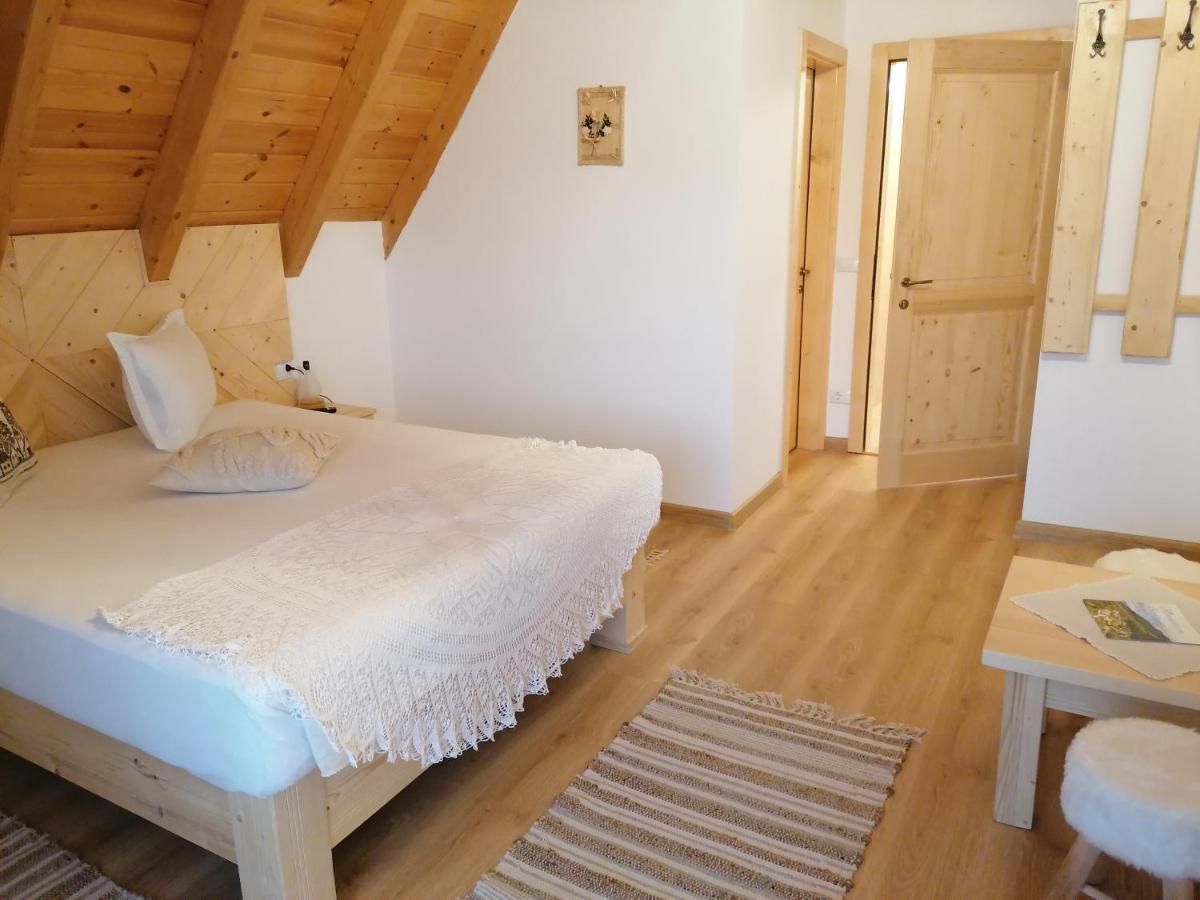 Pensiunea Casuta Din Deal Moisei Chambre photo