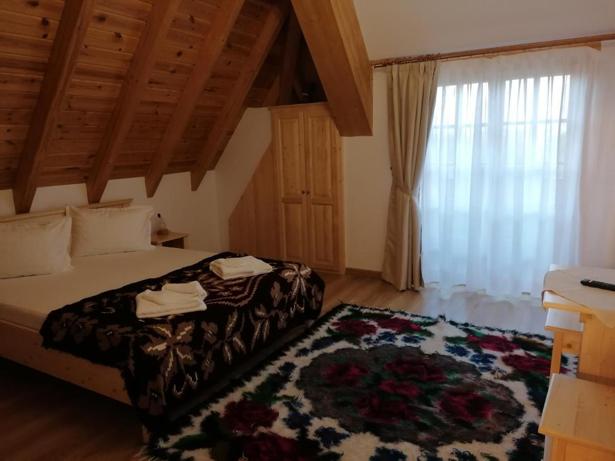 Pensiunea Casuta Din Deal Moisei Chambre photo
