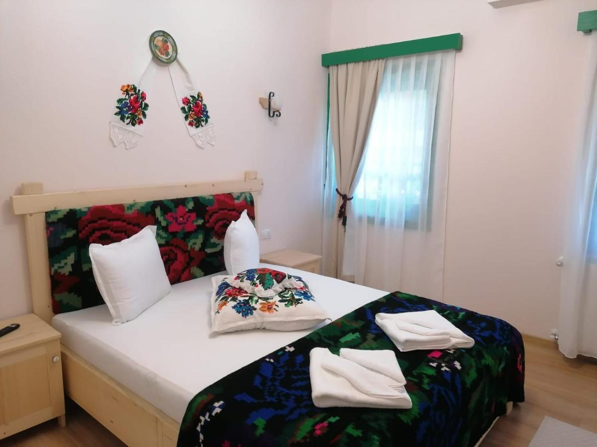 Pensiunea Casuta Din Deal Moisei Extérieur photo